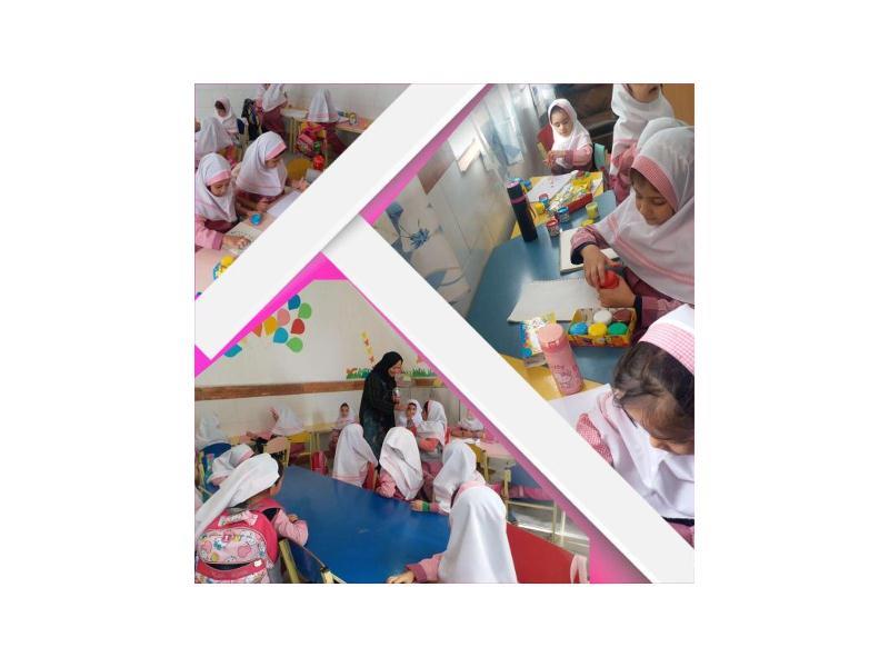 زنگ هنر رنگ آميزي انگشتي نوآموزان پیش دبستانی و هداي جوايز توسط سركار خانم جهان ميرزايي