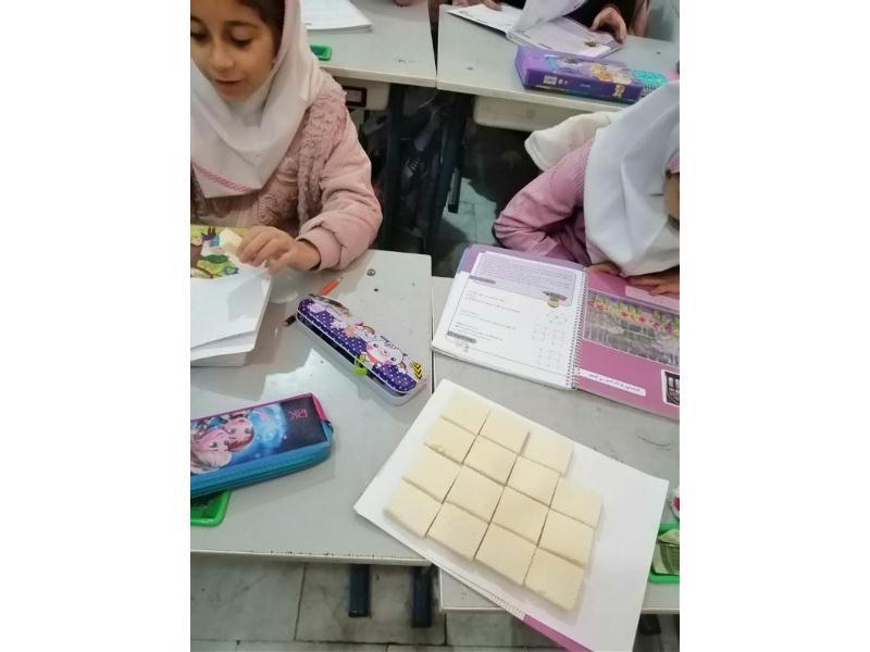 آموزش کسر با تقسیم خوراکی بین دانش آموزان سوم دبستان آذر 98