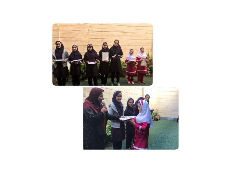 تقدیر از دانش آموزان برگزیده در مراسم صبحگاه